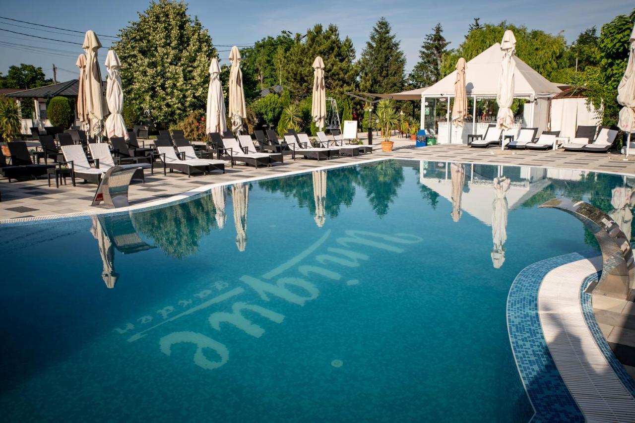 Unique Garden Hotel Braiła Zewnętrze zdjęcie