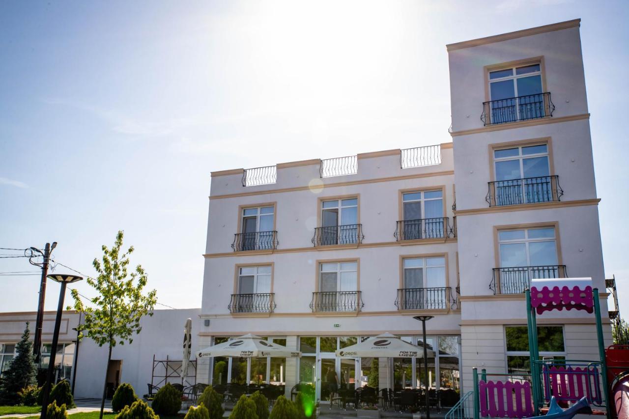 Unique Garden Hotel Braiła Zewnętrze zdjęcie
