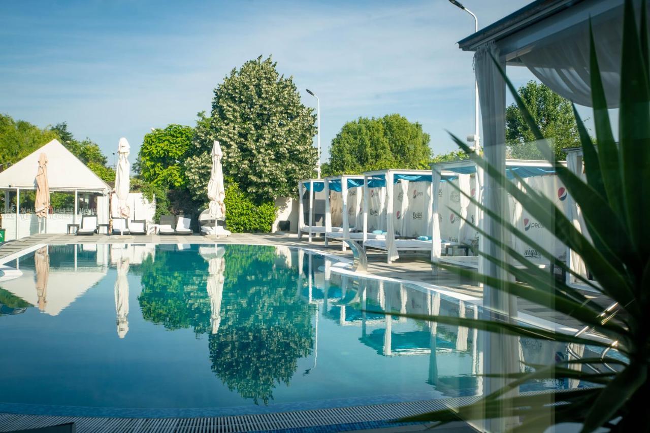 Unique Garden Hotel Braiła Zewnętrze zdjęcie