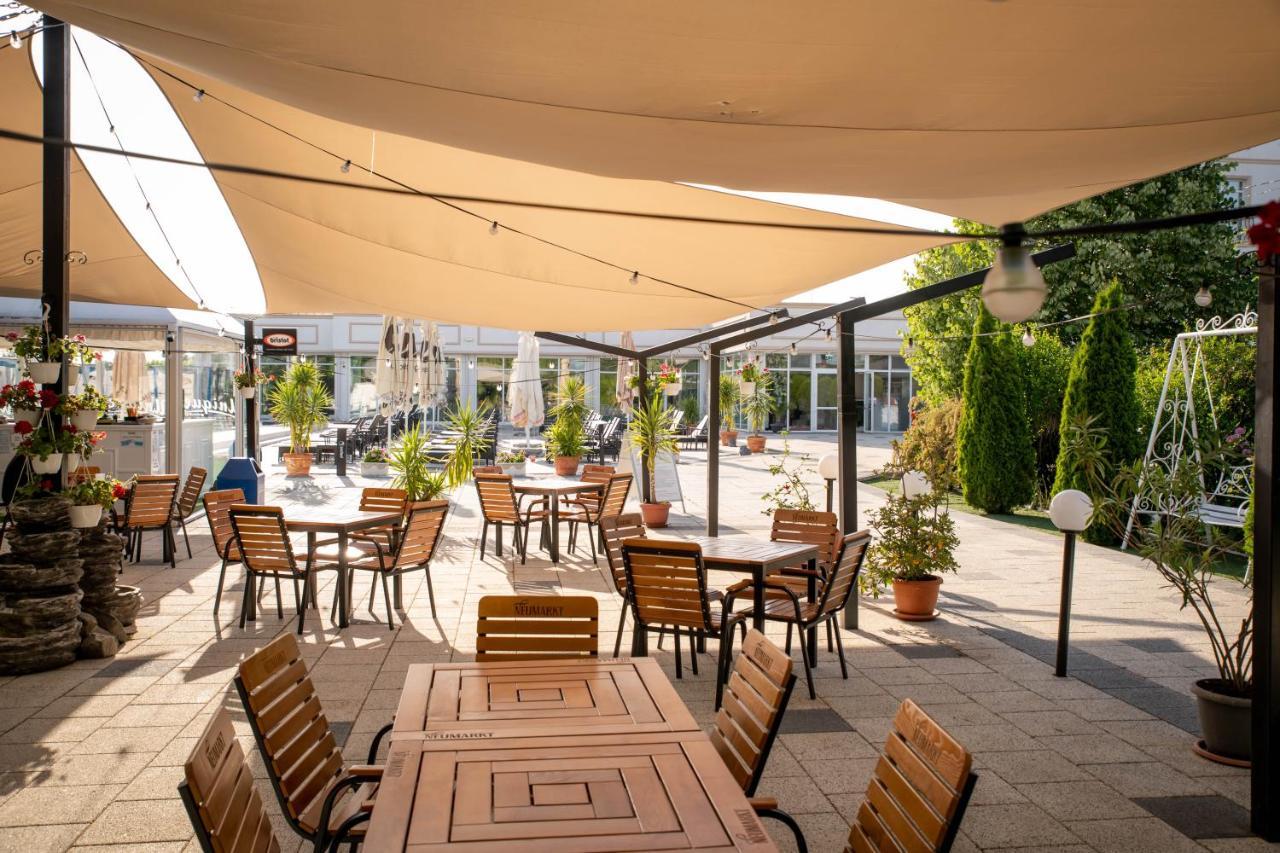 Unique Garden Hotel Braiła Zewnętrze zdjęcie
