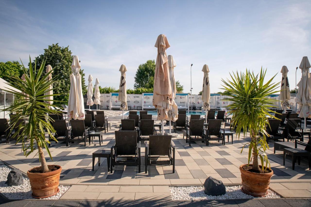 Unique Garden Hotel Braiła Zewnętrze zdjęcie